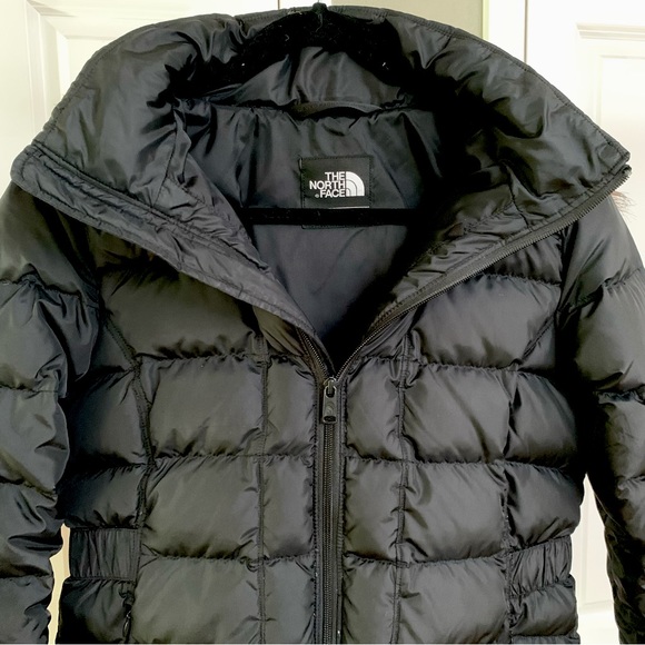 The North Face Jackets & Blazers - EUC The North Face Down Jacket, Black w/ Faux Fur Hood, Women’s Size Medium
